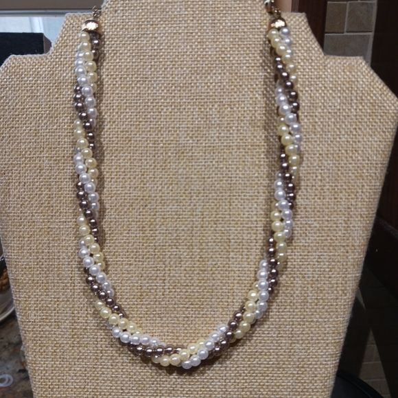 2009 Avon "Ensemble-Cadeau Julie" Faux Pearl Gift Set in Box. Old Stock. - Picture 5 of 9